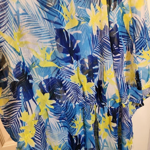 Beach Cover Up - Picture 4 of 5